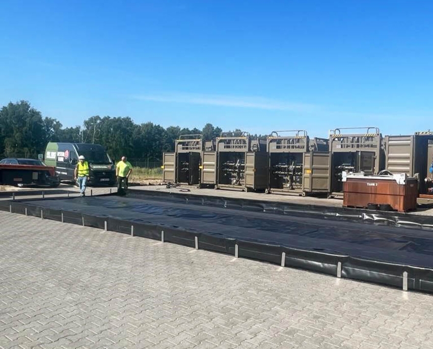 1 ft. L-Bracket Spill Containment Berm